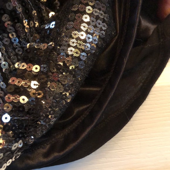 🪩✨Black & Silver Sequin Tanktop - Picture 5 of 8